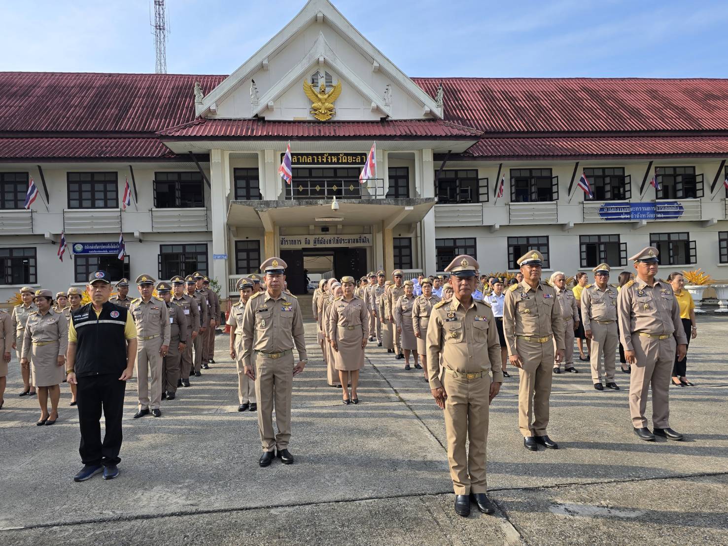 พช.ยะลา ร่วมกิจกรรมเข้าแถวเคารพธงชาติ และร่วมร้องเพลงชาติ