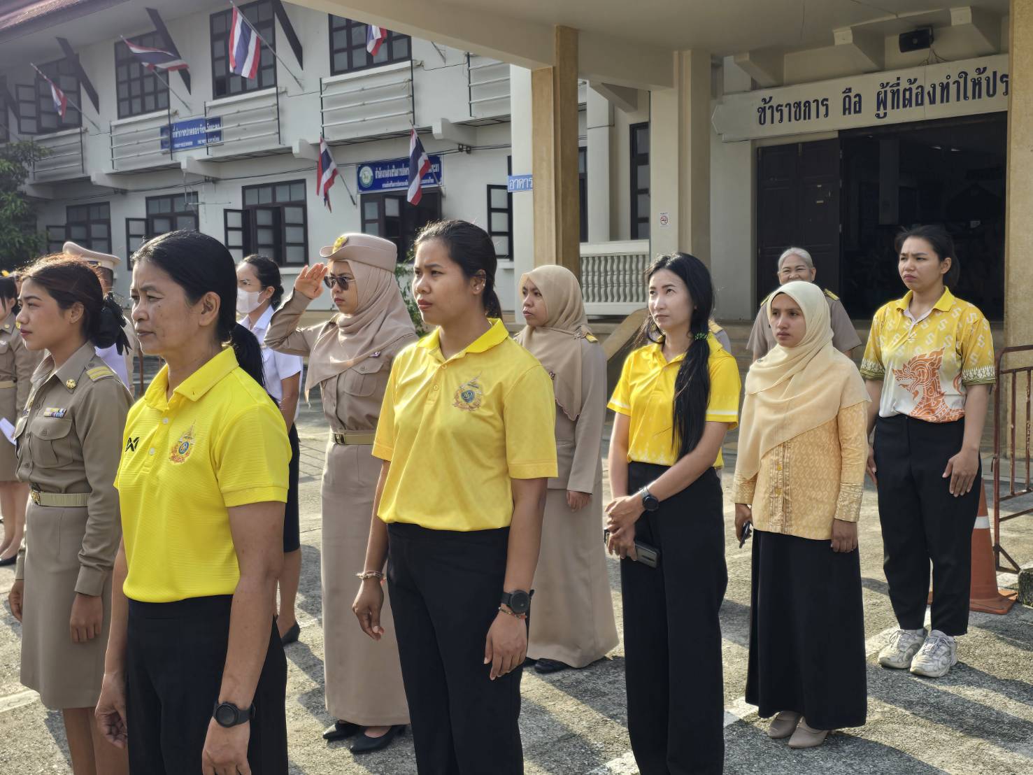 พช.ยะลา ร่วมกิจกรรมเข้าแถวเคารพธงชาติ และร่วมร้องเพลงชาติ