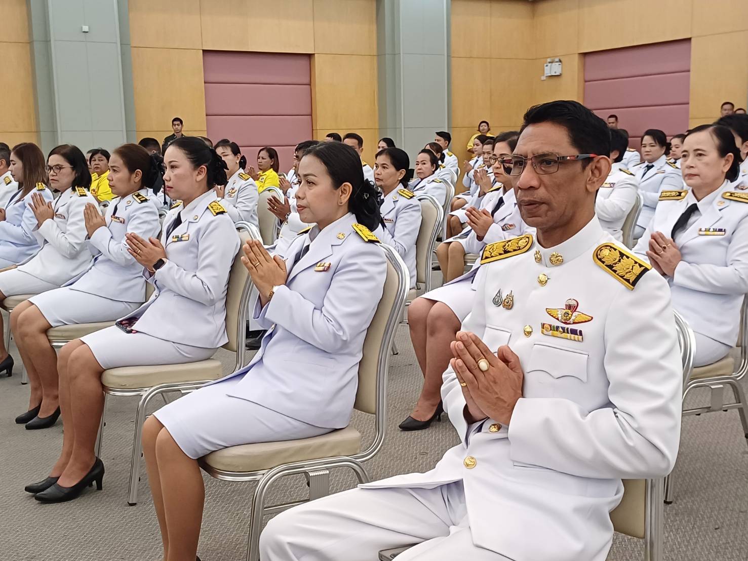 พช.ยะลา ร่วมพิธีทำบุญตักบาตรถวายพระราชกุศล พระบาทสมเด็จพระเจ้าอยู่หัว