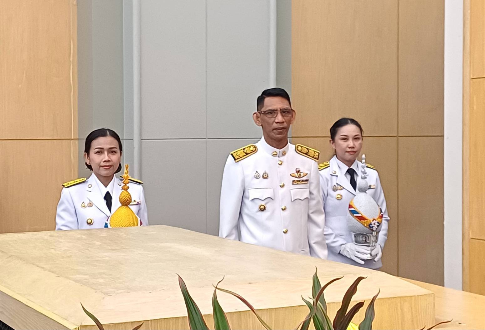 พช.ยะลา ร่วมพิธีถวายเครื่องราชสักการะ และจุดเทียนถวายพระพรชัยมงคล เฉลิมพระเกียรติ พระบาทสมเด็จพระเจ้าอยู่หัว เนื่องในโอกาสวันเฉลิมพระ 28 กรกฎาคม 2568