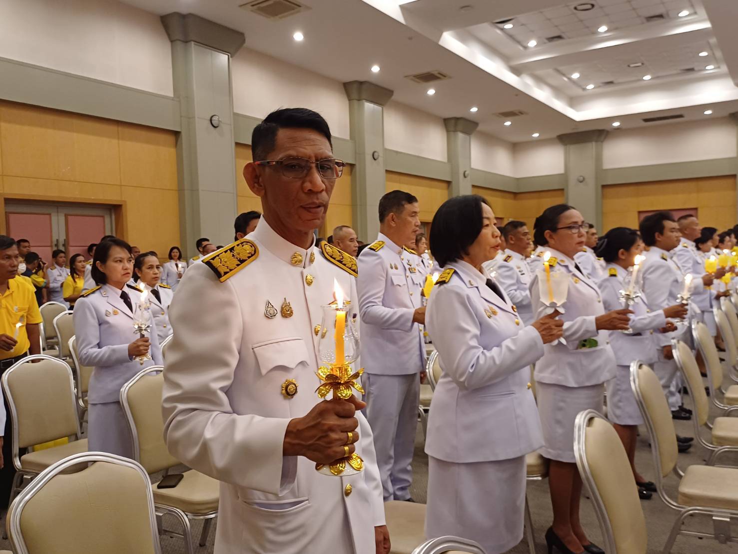 พช.ยะลา ร่วมพิธีถวายเครื่องราชสักการะ และจุดเทียนถวายพระพรชัยมงคล เฉลิมพระเกียรติ พระบาทสมเด็จพระเจ้าอยู่หัว เนื่องในโอกาสวันเฉลิมพระ 28 กรกฎาคม 2568