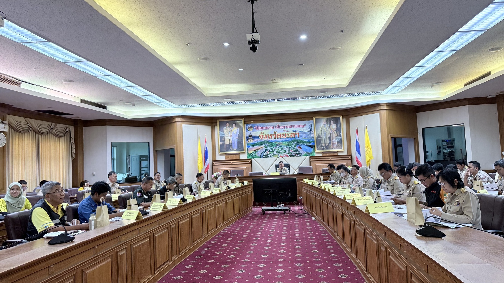 พช.ยะลา ร่วมประชุมคณะกรรมการประสานงานการขับเคลื่อนและขยายผลโครงการอันเนื่องมาจากพระราชดำริและหลักปรัชญาของเศรษฐกิจพอเพียง จังหวัดยะลา
