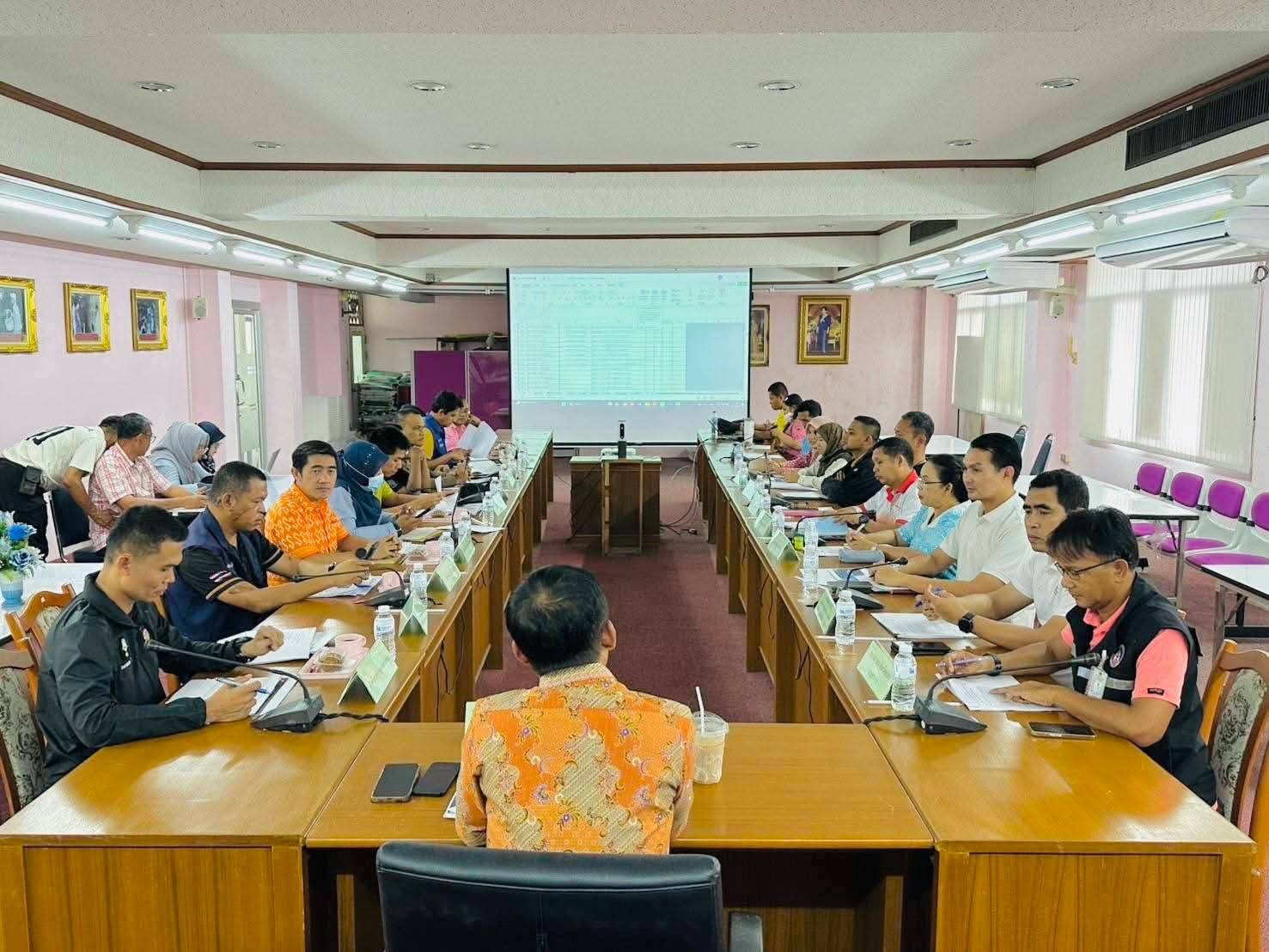 พช.ยะลา ร่วมประชุมติดตามผลการดำเนินงานพัฒนาและฟื้นฟูหมู่บ้าน/ชุมชนกองทุนแม่ของแผ่นดิน