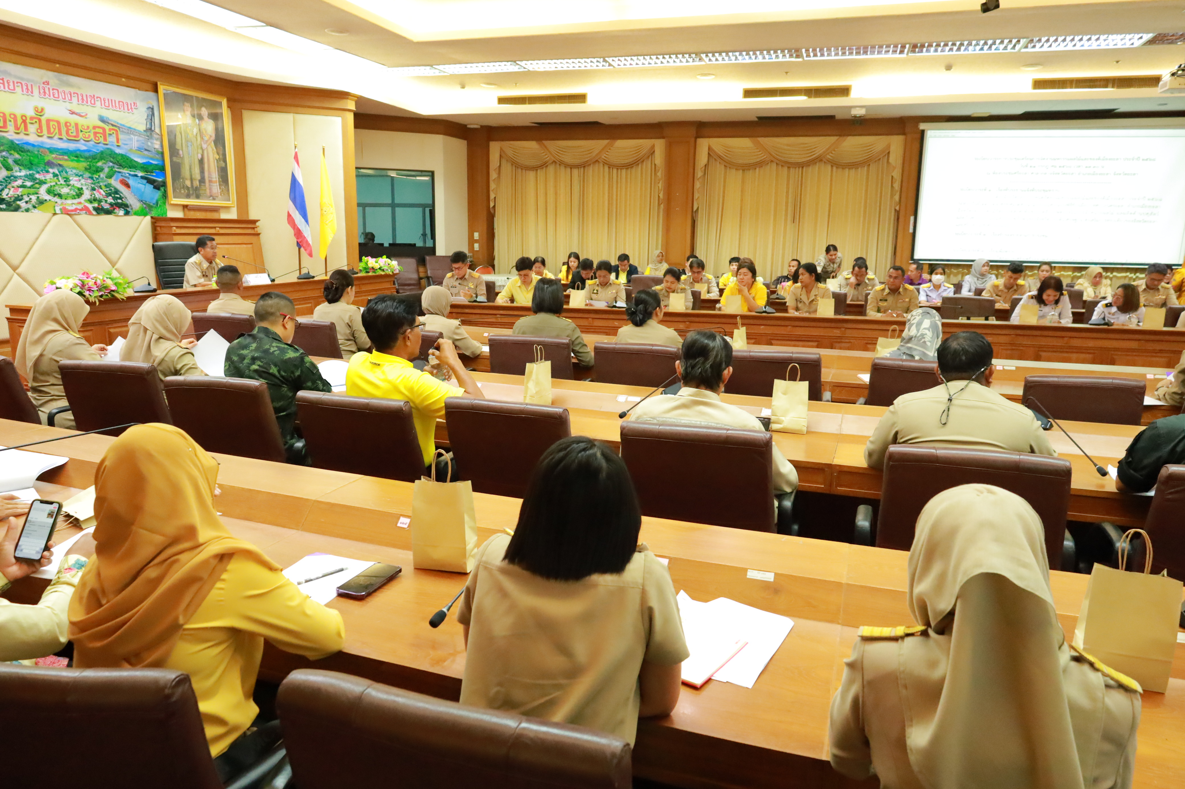 พช.ยะลา ร่วมประชุมเตรียมการจัดงานมหกรรมผลไม้และของดีเมืองยะลา ประจำปี 2568