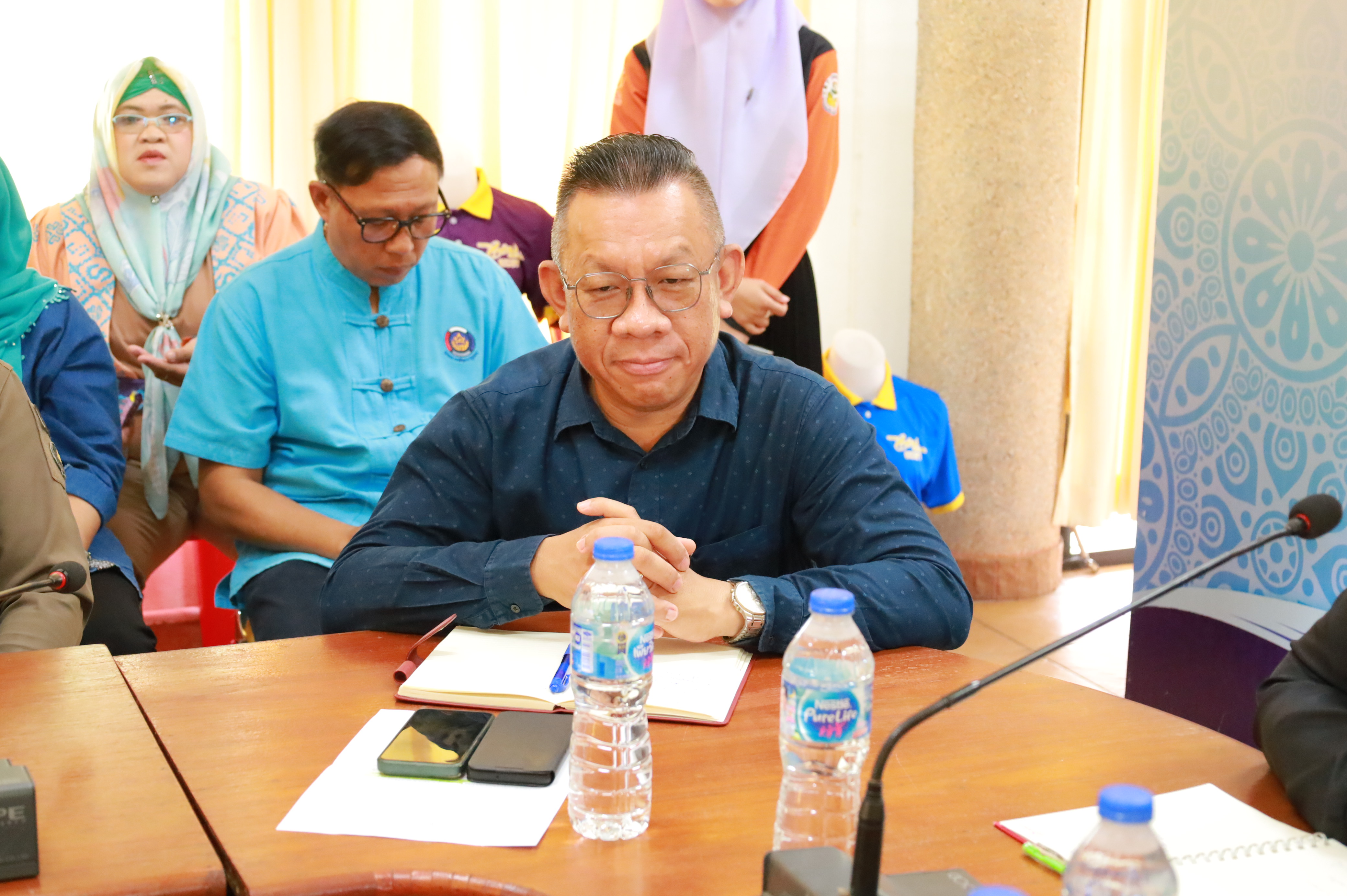 พช.ยะลา ประชุมเตรียมความพร้อมจัดกิจกรรมฟุตบอลดารา สานพลังกองทุนแม่ของแผ่นดินจังหวัดยะลา ครั้งที่ 3/2568