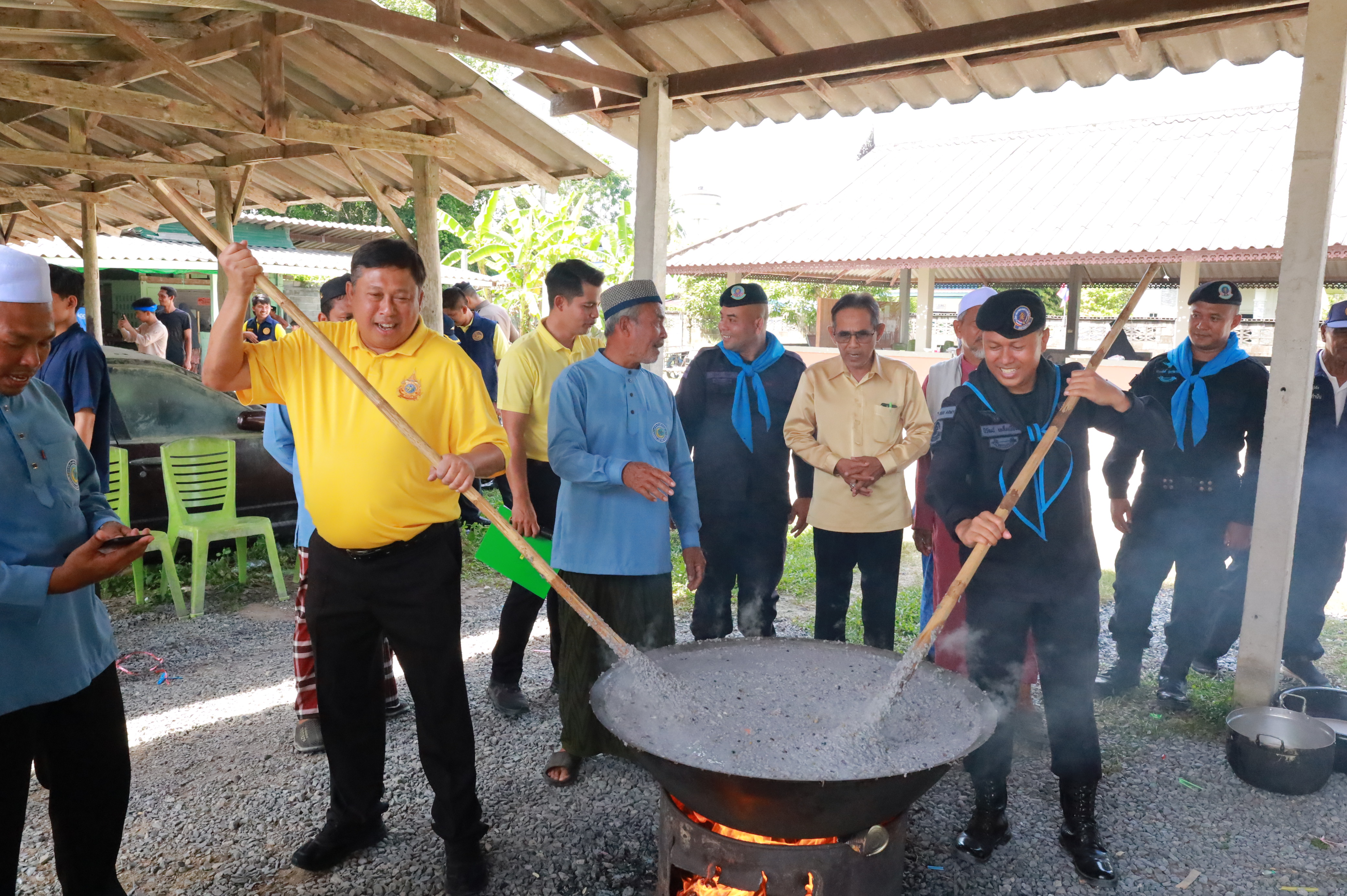 พช.ยะลา ร่วมกิจกรรมอาซูรอสัมพันธ์ ณ โรงเรียนพัฒนาวิทยากร  หมู่ที่ 4 ตำบลจะกว๊ะ อำเภอรามัน จังหวัดยะลา