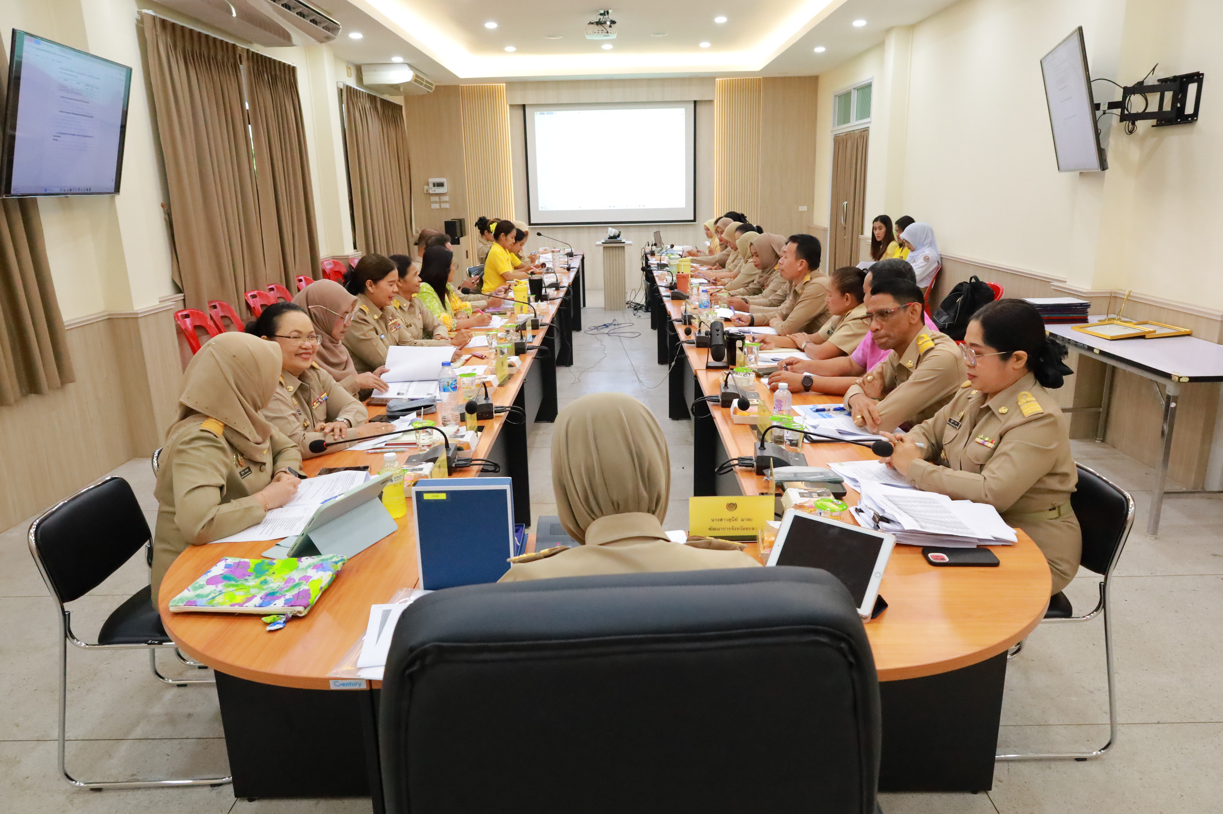 พช.ยะลา ประชุมผู้บริหาร ผู้อำนวยการกลุ่มงาน พัฒนาการอำเภอ นักวิชาการพัฒนาชุมชน สำนักงานพัฒนาชุมชน ครั้งที่ 4/2568