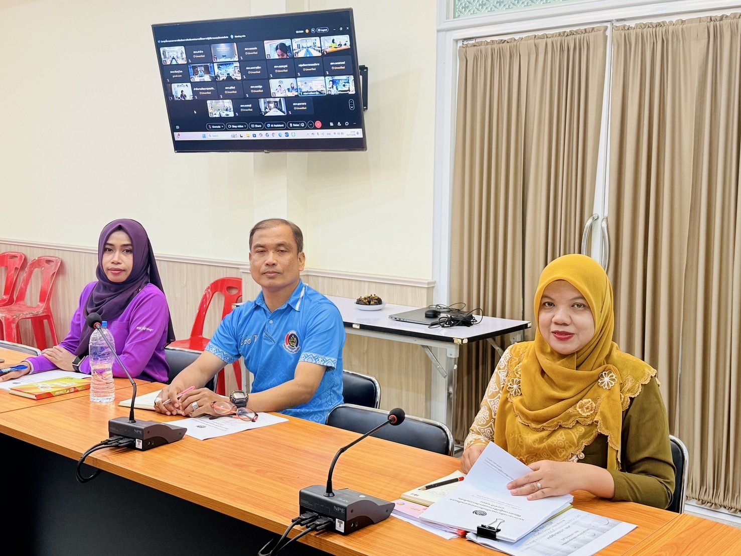 พช.ยะลา ร่วมรับฟังการประชุมชี้แจงแนวทางการคัดเลือกหน่วยงานต้นแบบที่มีผลการปฏิบัติงาน และนวัตกรรมดีเด่น ประจำปี 2568 ผ่านระบบ Webex Meeting