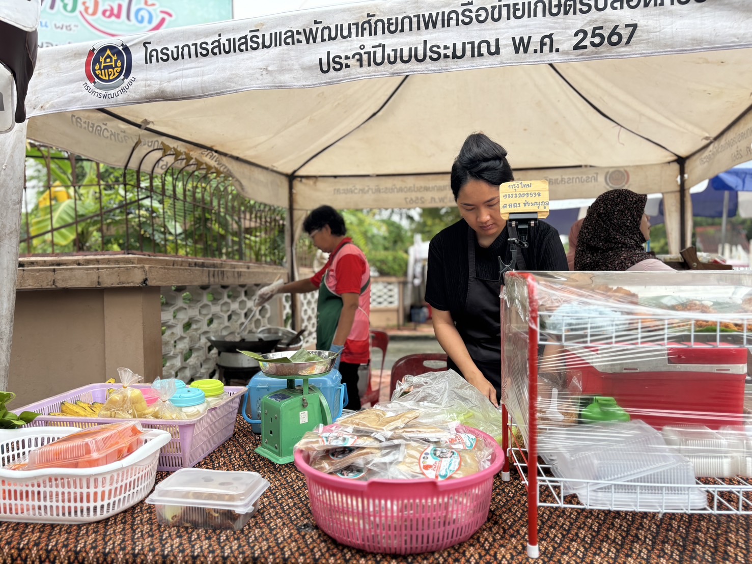 ยอดปังทุกสัปดาห์ “ตลาดนัดคนไทยยิ้มได้ ช้อปสุขใจหน้าบ้าน พช.“