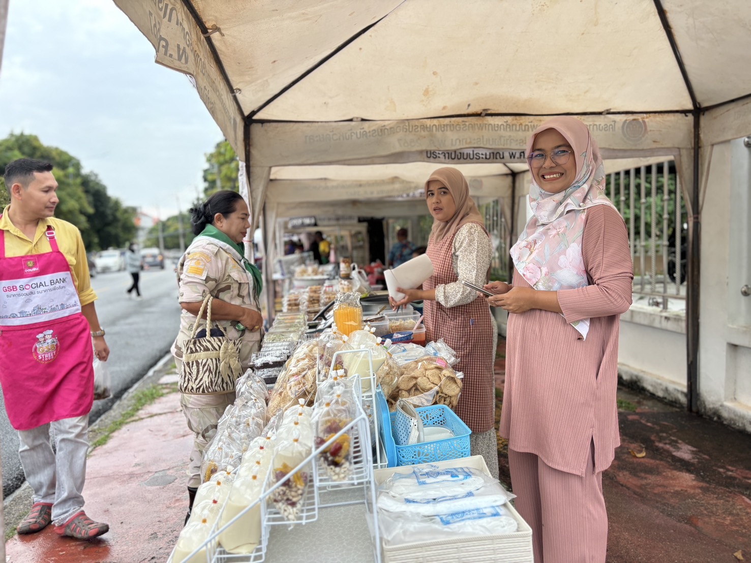 ยอดปังทุกสัปดาห์ “ตลาดนัดคนไทยยิ้มได้ ช้อปสุขใจหน้าบ้าน พช.“