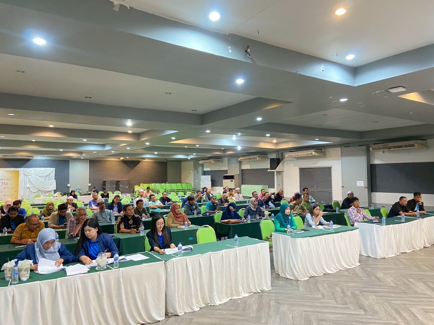 พช.ยะลา ร่วมประชุมชี้แจงการเปิดรับข้อเสนอโครงการเพื่อรับคำขอการสนับสนนเงินกองทุนเพื่อส่งเสริมการอนุรักษ์พลังงาน
