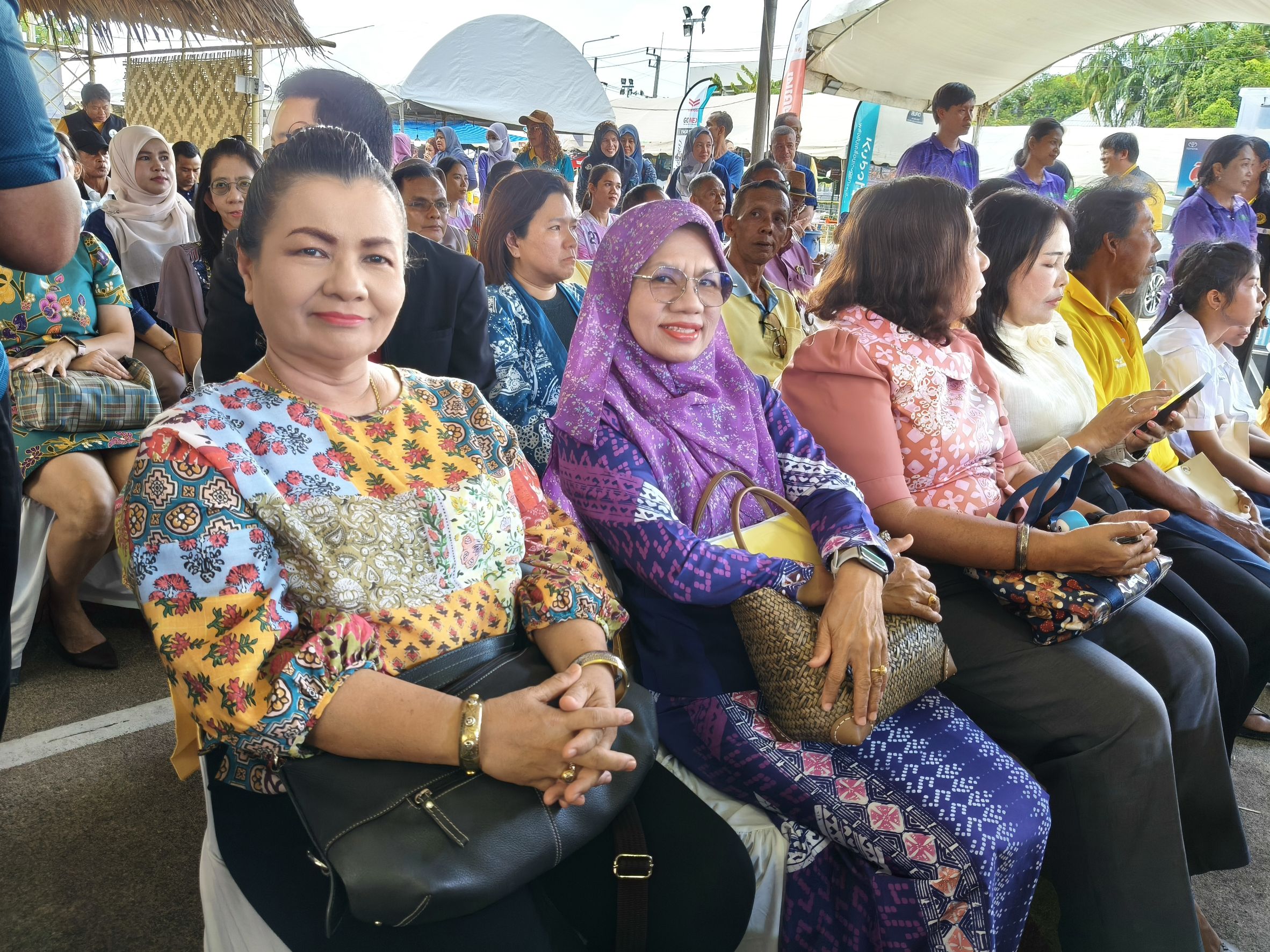 พช.ยะลา ร่วมพิธีเปิดงานมหกรรมผลไม้และของดีเมืองยะลา ประจำปี 2568 ภายใต้แนวคิดแนวคิด “เกษตรยะลายุคใหม่ ใส่ใจคุณภาพ ยกระดับการผลิต เป็นมิตรกับสิ่งเเวดล้อม”