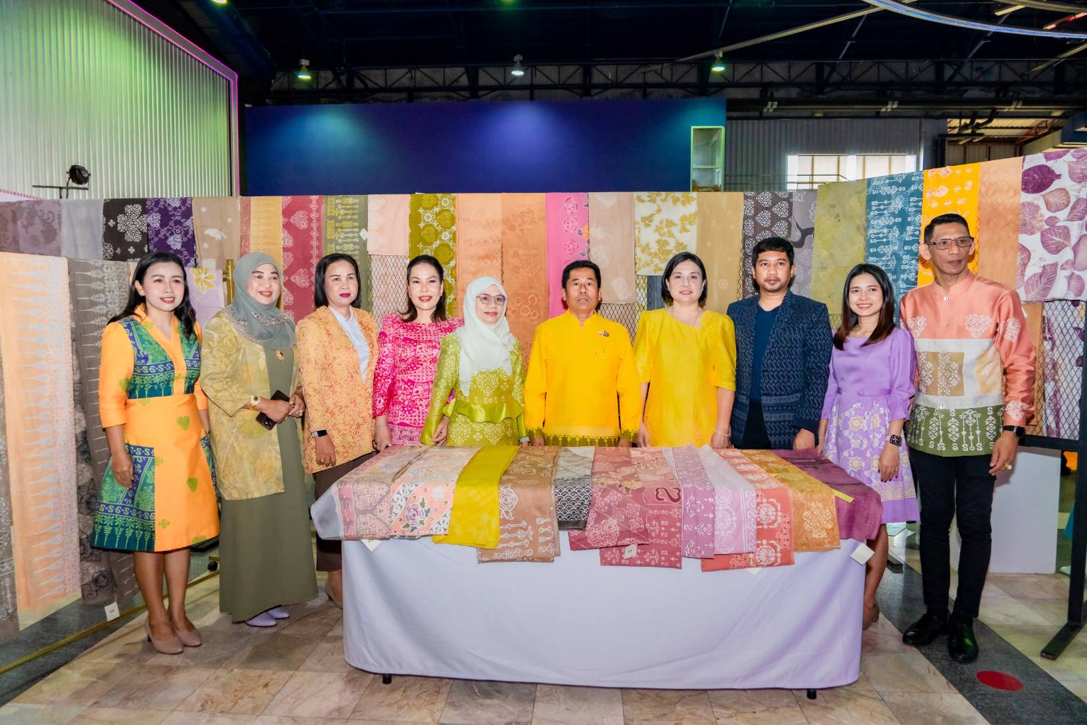จังหวัดยะลา จัดกิจกรรมการประกวดผ้าลายพระราชทาน “ผ้าลายสิริราชพัสตราภรณ์” และงานหัตถกรรม ประจำปี 2568
