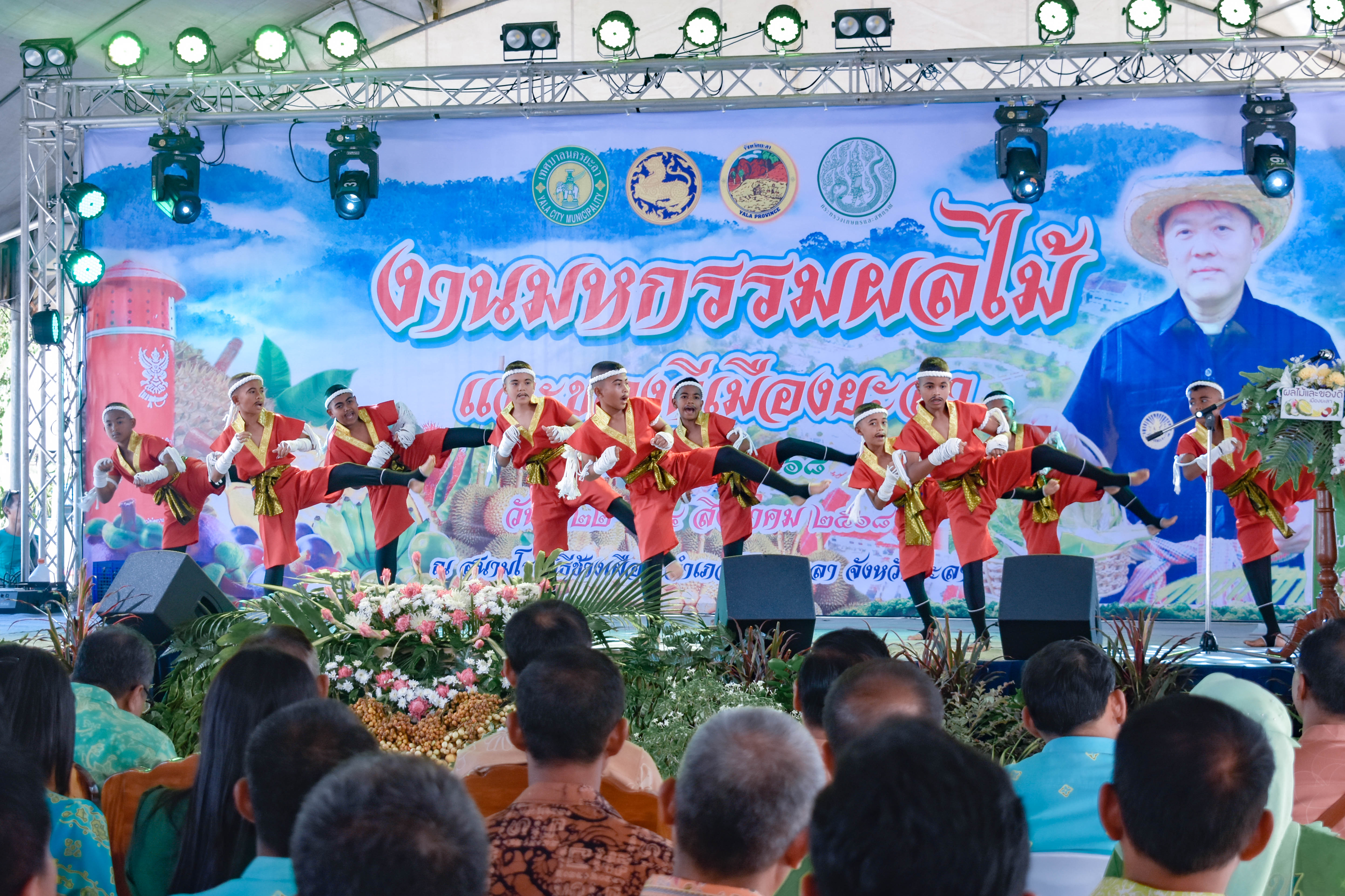 พช.ยะลา ร่วมพิธีเปิดงานมหกรรมผลไม้และของดีเมืองยะลา ประจำปี 2568 ภายใต้แนวคิดแนวคิด “เกษตรยะลายุคใหม่ ใส่ใจคุณภาพ ยกระดับการผลิต เป็นมิตรกับสิ่งเเวดล้อม”