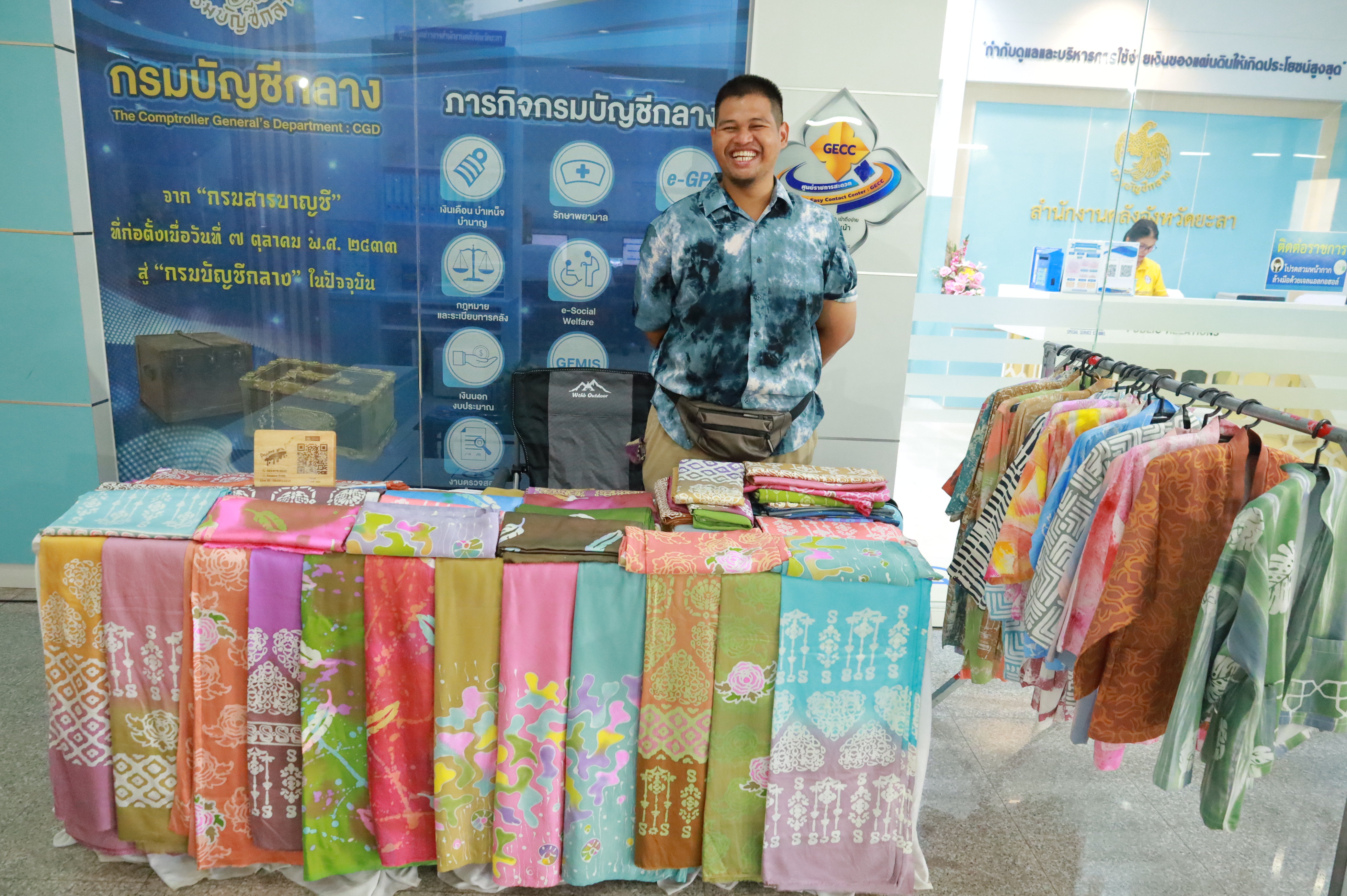 พัฒนาชุมชนยะลา จัดกิจกรรม “ตลาดนัดผ้าและเครื่องแต่งกายจังหวัดยะลา” ส่งเสริมผ้าไทย สร้างรายได้ให้ชุมชน