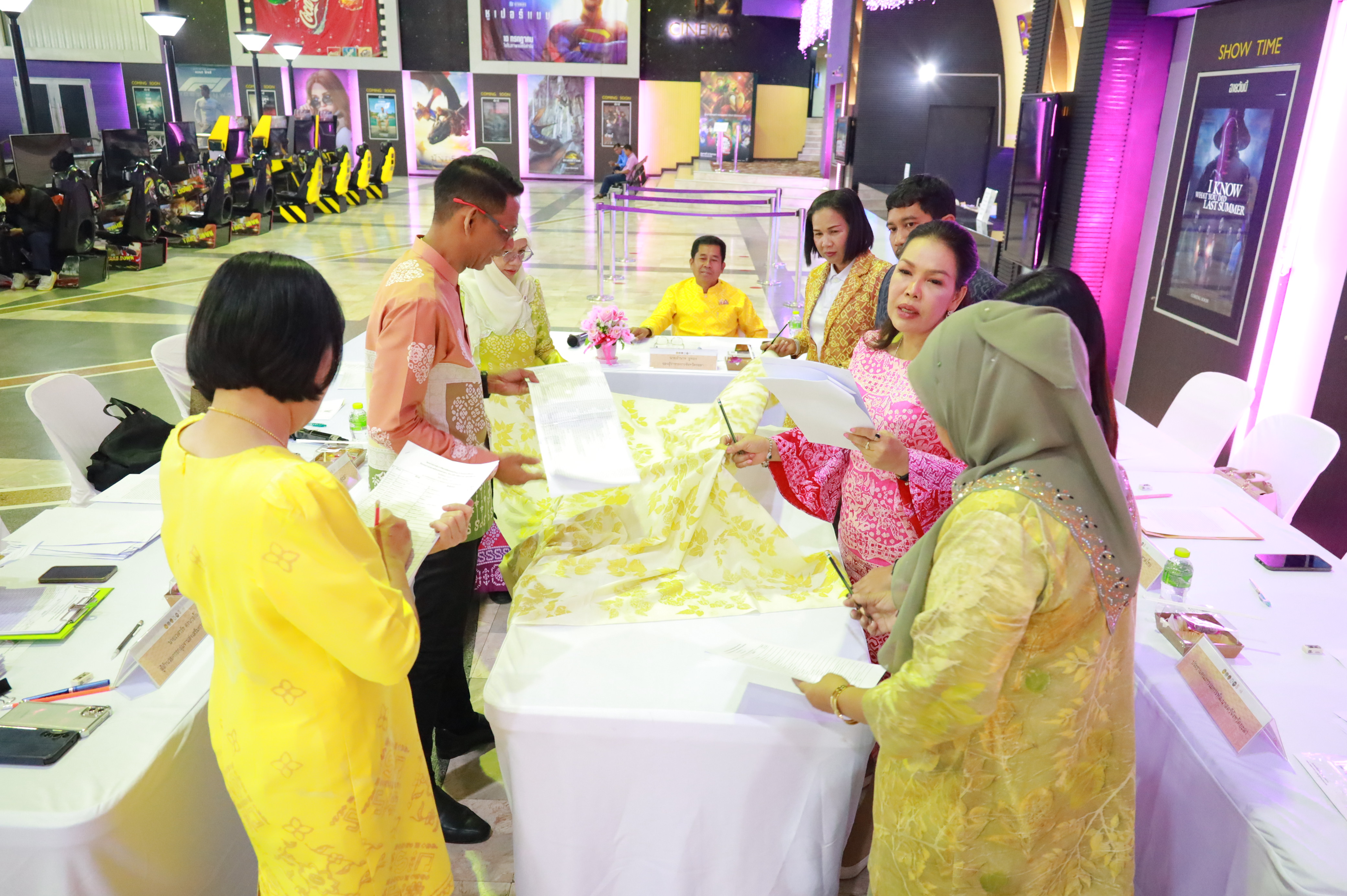 จังหวัดยะลา จัดกิจกรรมการประกวดผ้าลายพระราชทาน “ผ้าลายสิริราชพัสตราภรณ์” และงานหัตถกรรม ประจำปี 2568