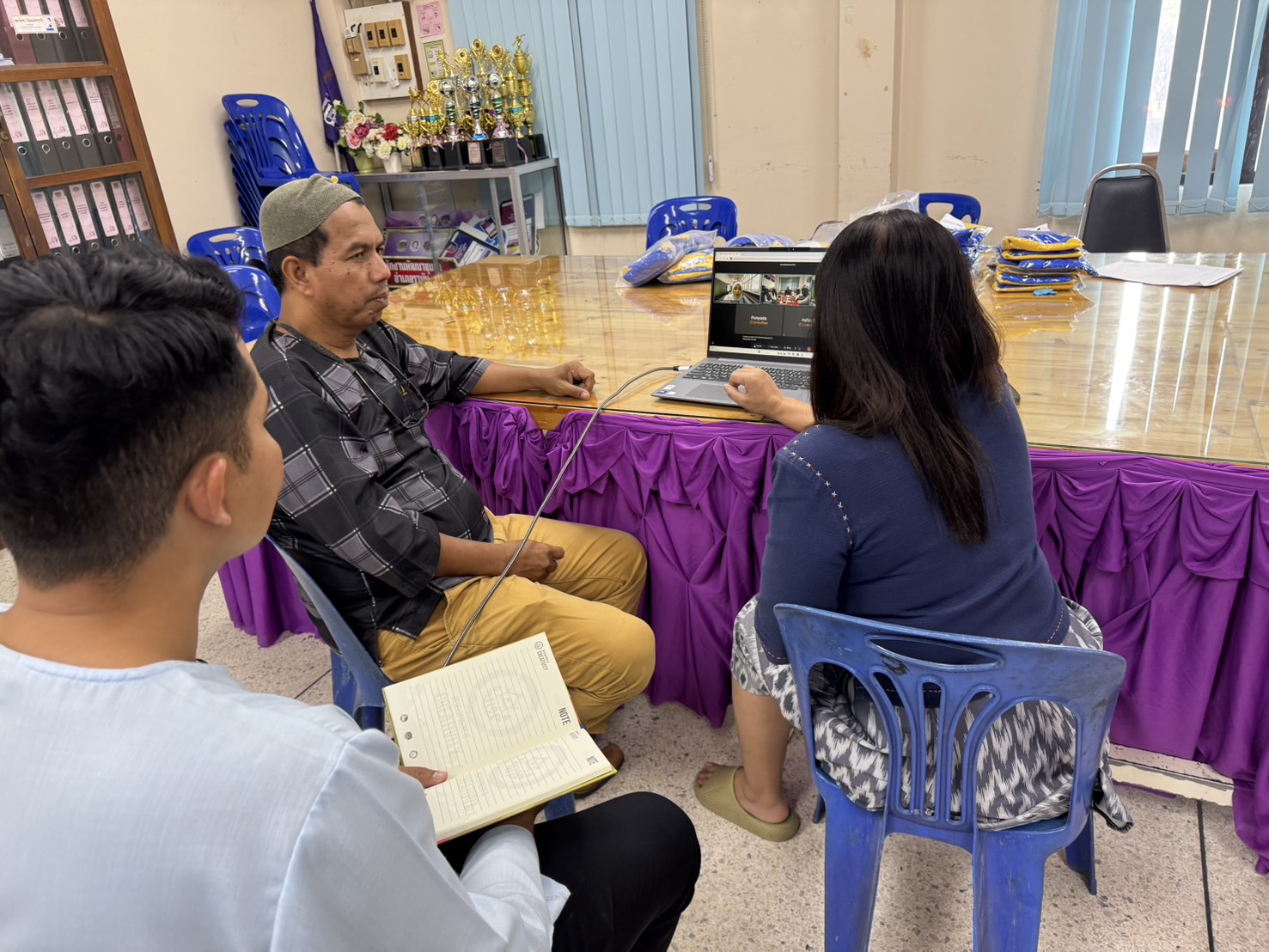 พช.ยะลา ประชุมถอดบทเรียนการขับเคลื่อนการดำเนินงานโครงการปอเนาะสานใจฯ สู่การพัฒนา ระดับจังหวัด ปี2568
