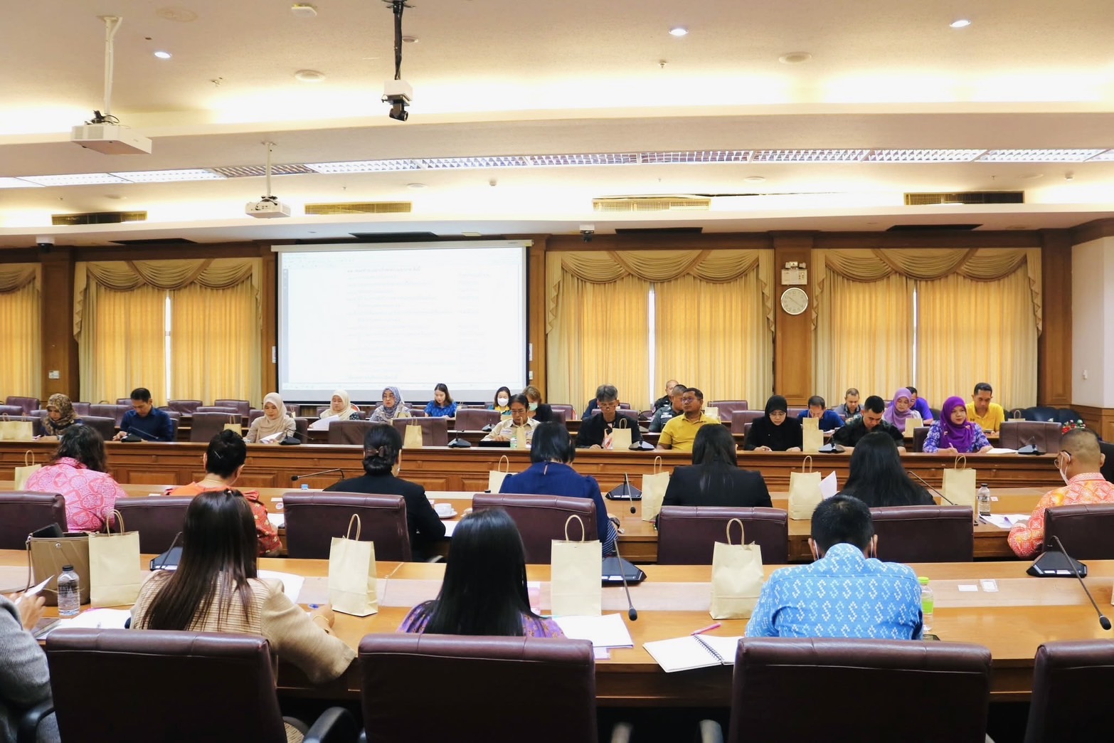 พช.ยะลา ร่วมประชุมเตรียมการจัดงานมหกรรมผลไม้และของดีเมืองยะลา ประจำปี 2568